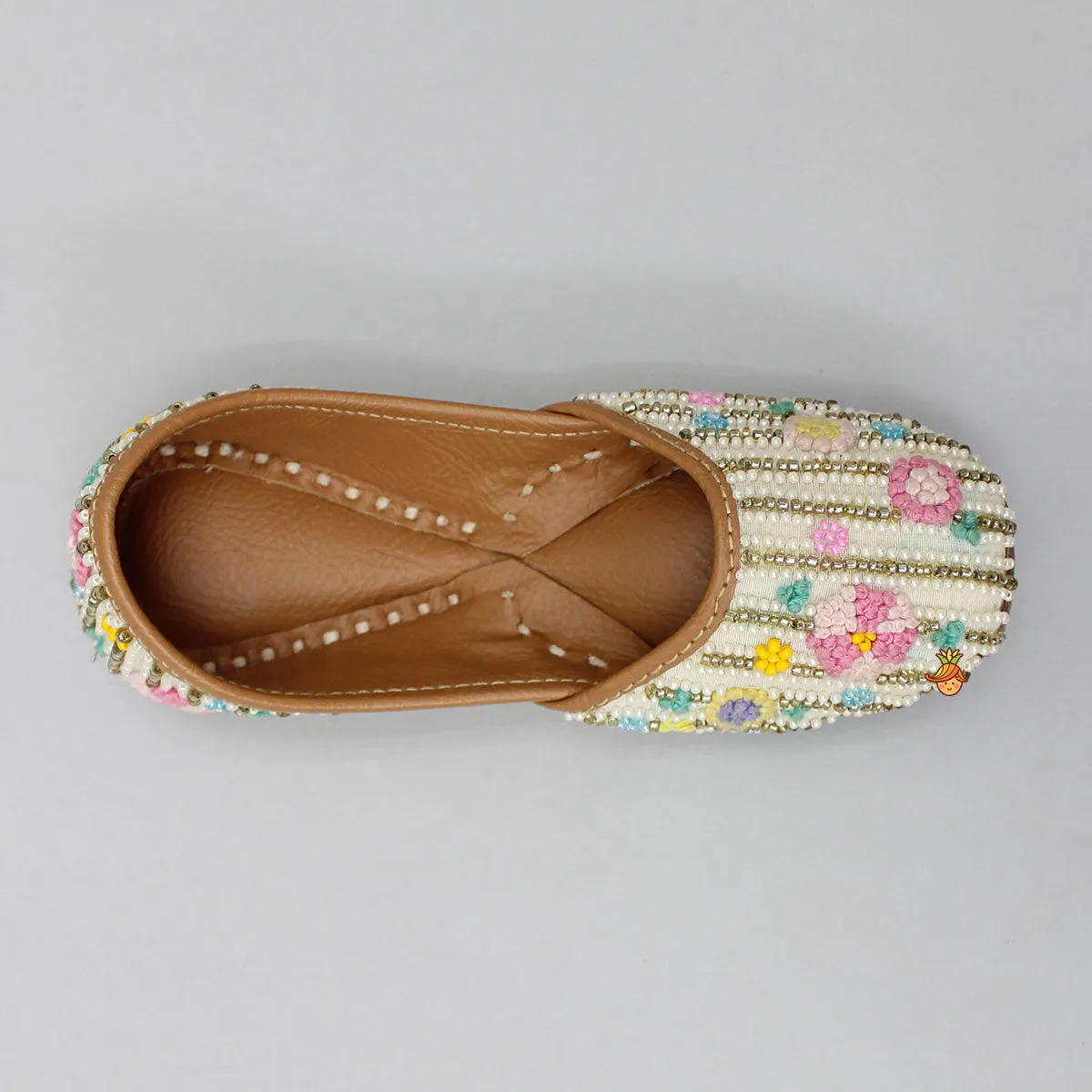 Ivory Beads Floral Jutti