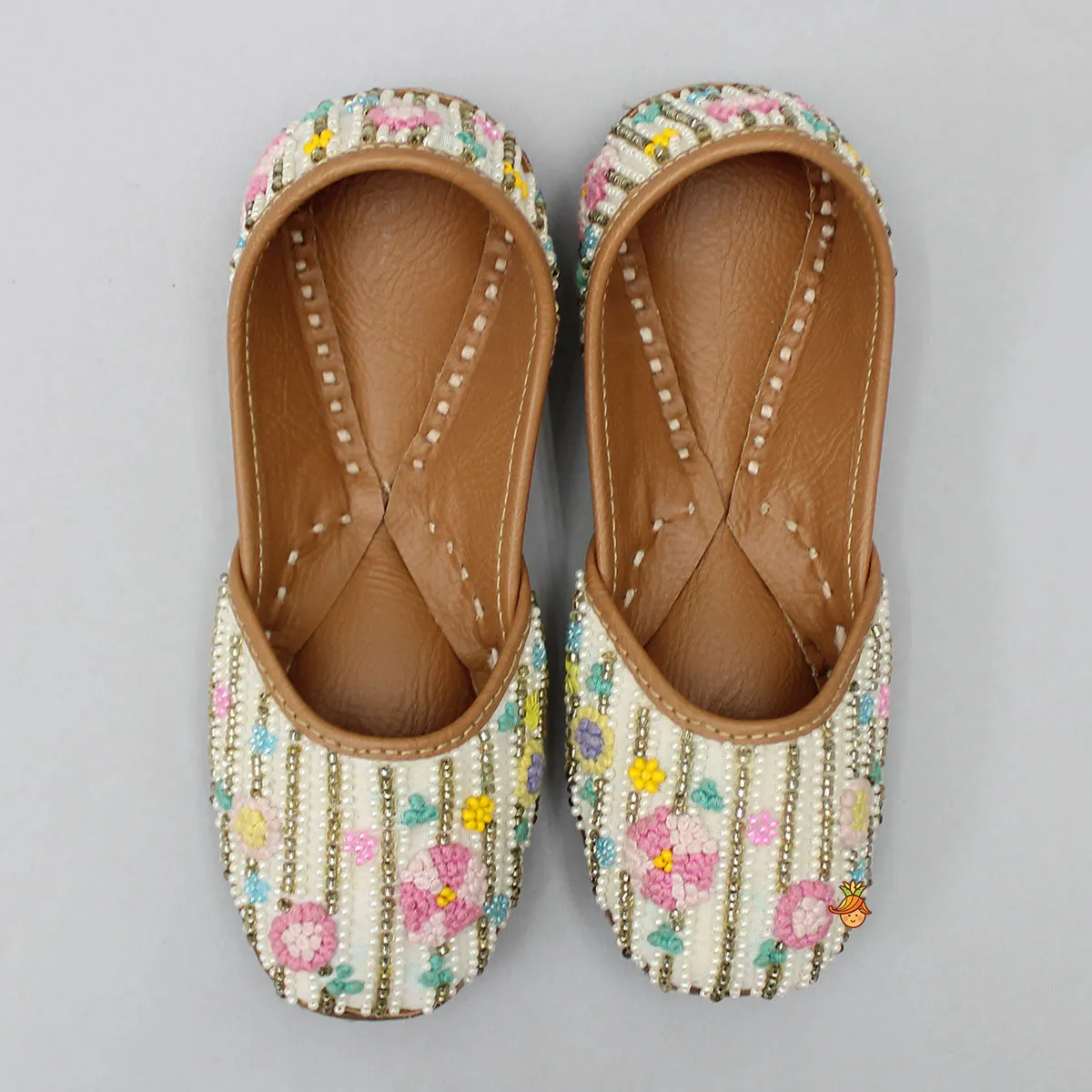 Ivory Beads Floral Jutti