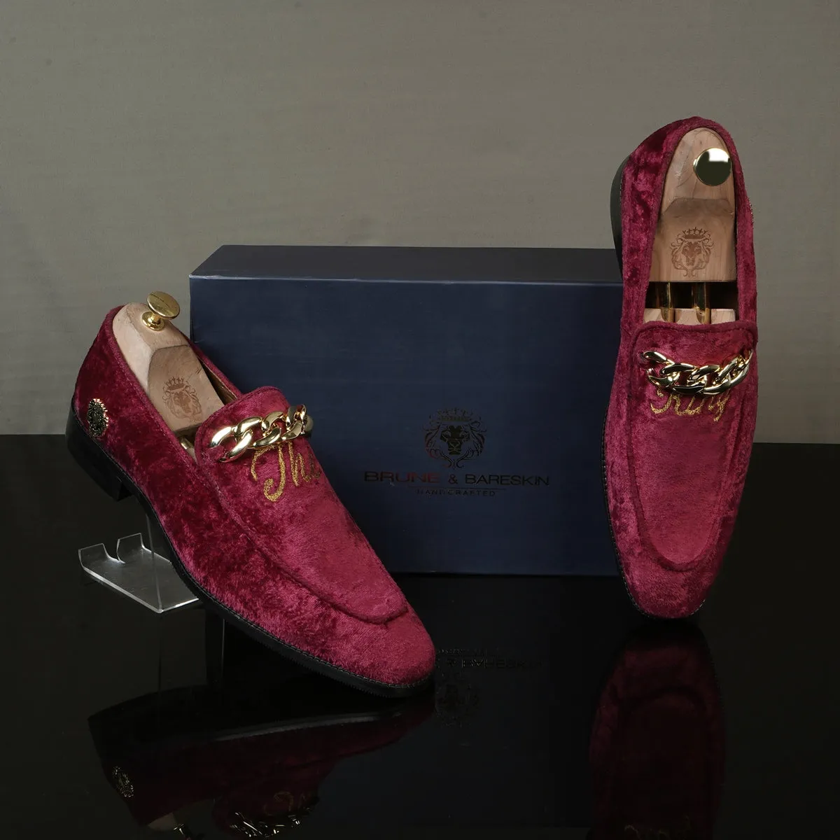 Royal Embroidered 'The King' Crafted Initial With Gold Chain Maroon Velvet Slip-On For Men Brune & Bareskin